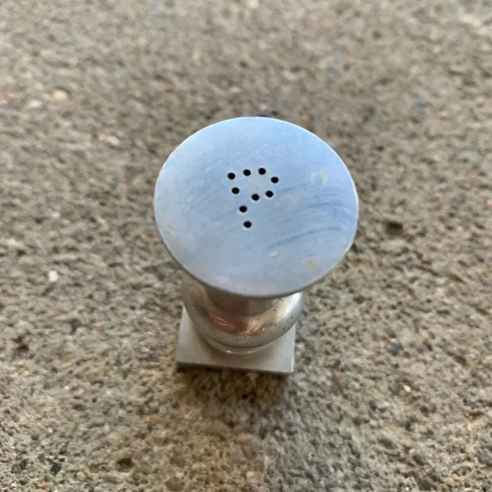 Small Metal Pepper Shaker - Picture 3 of 5